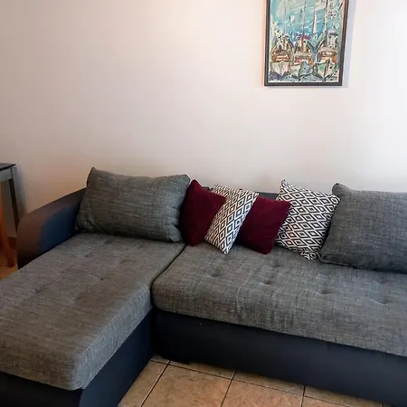 Leo Apartment *