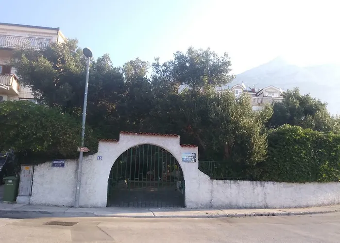 Leo ماكارسكا